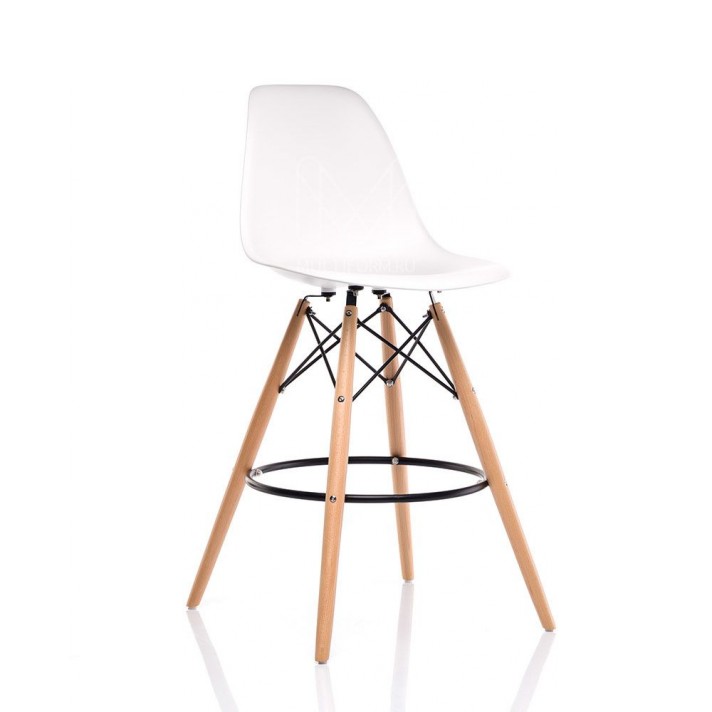 Стул деревянный  барный Eames белый в аренду